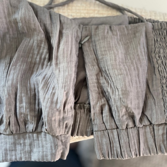 ASTR Terra Bella Square Neck Tie Strap Crop Top in mushroom | Gray | Large - Picture 9 of 11